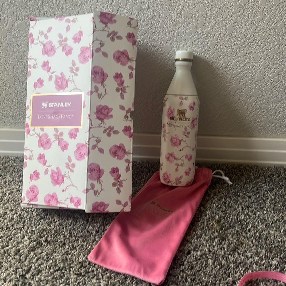 Love Shack Fancy X Stanley 20 oz rose bottle New with packaging - Picture 4 of 6